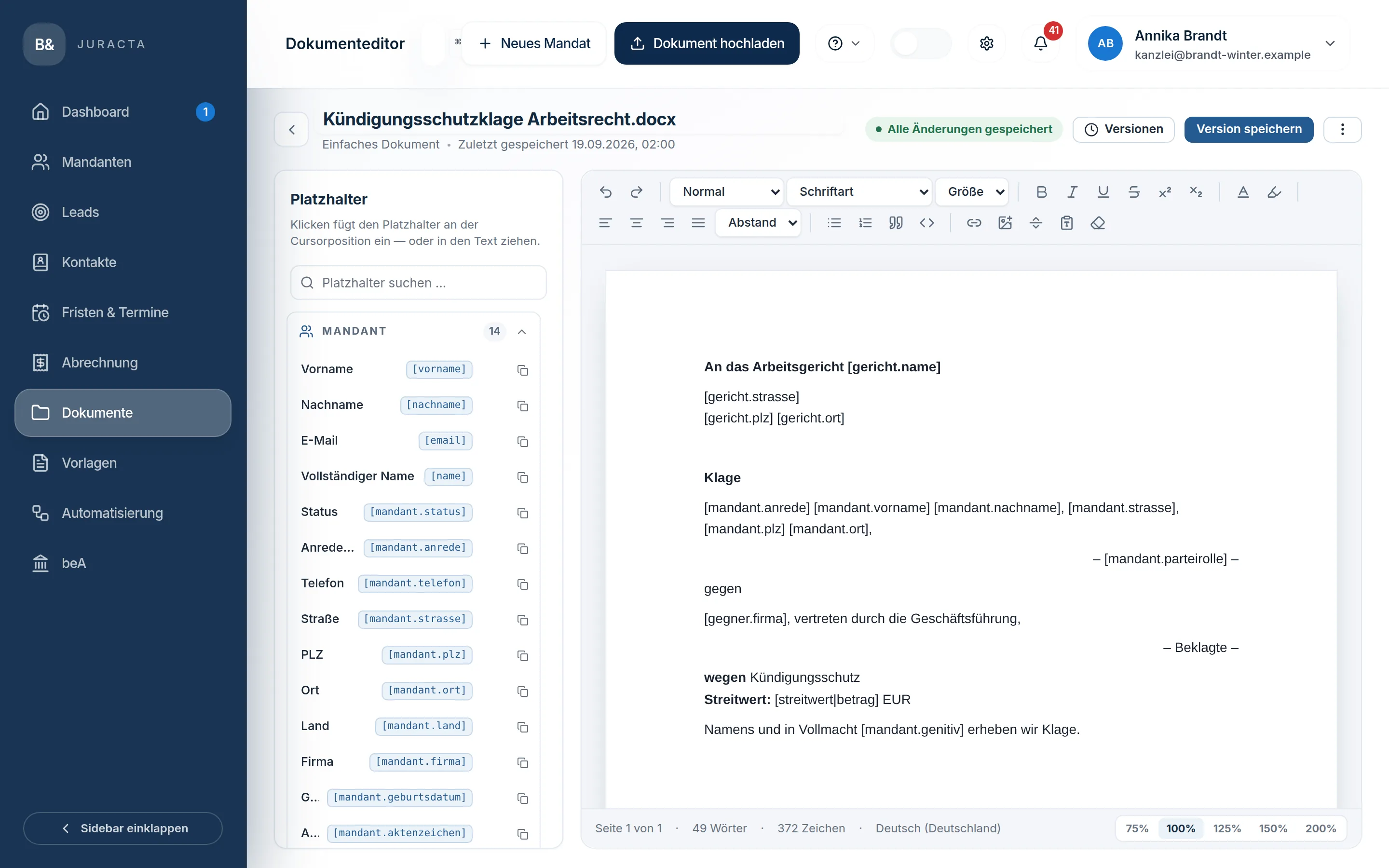 Dokumenteditor von Juracta mit einer Klage-Vorlage und der Platzhalterliste für Mandanten- und Aktendaten